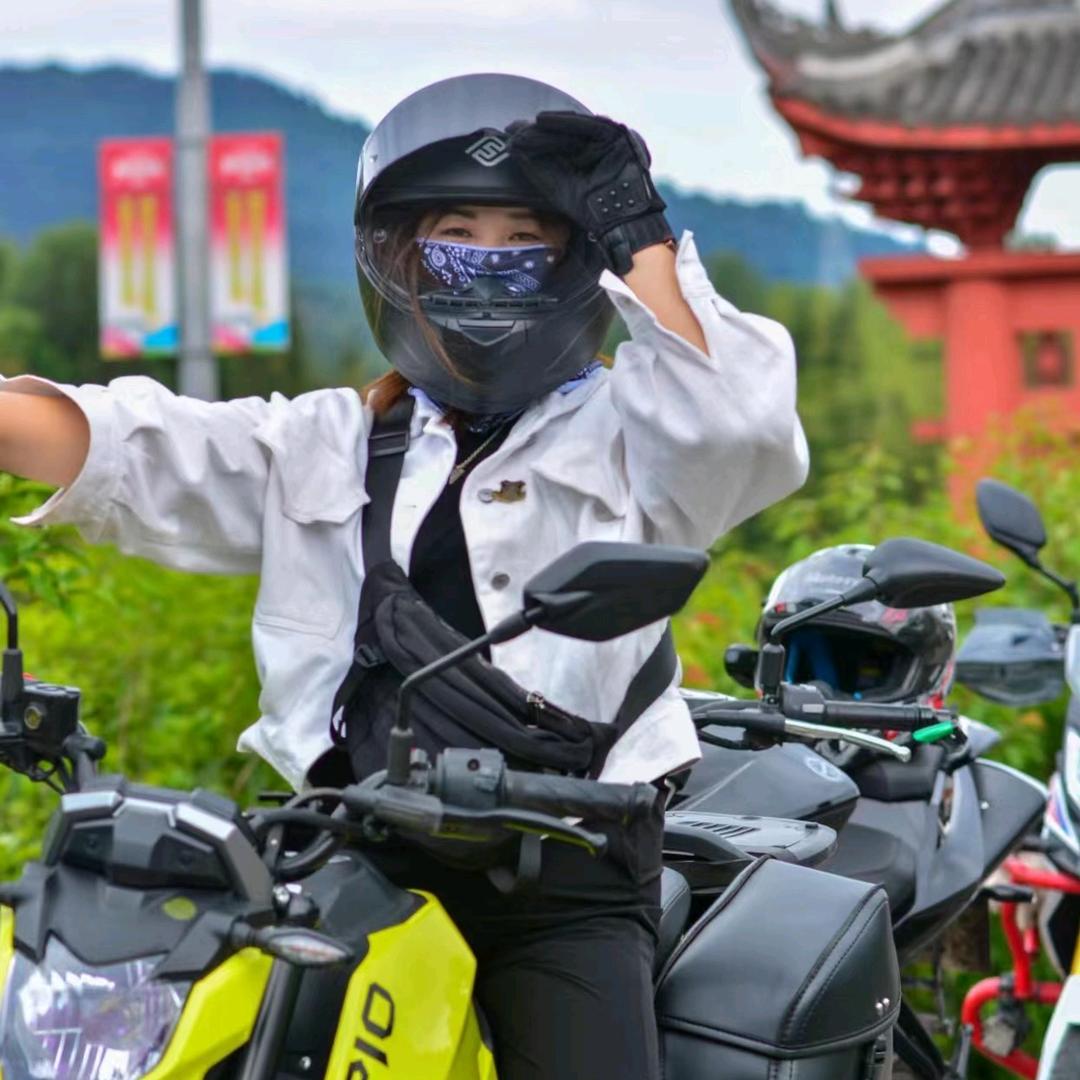 开干洗店的机车二傻子