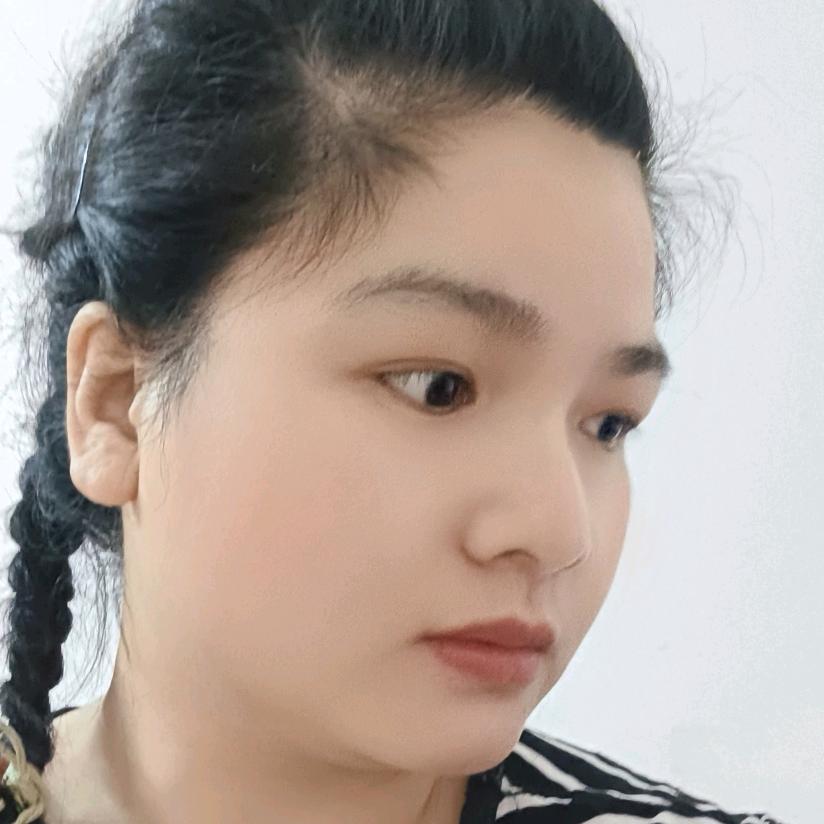 爱吃零食的萝莉