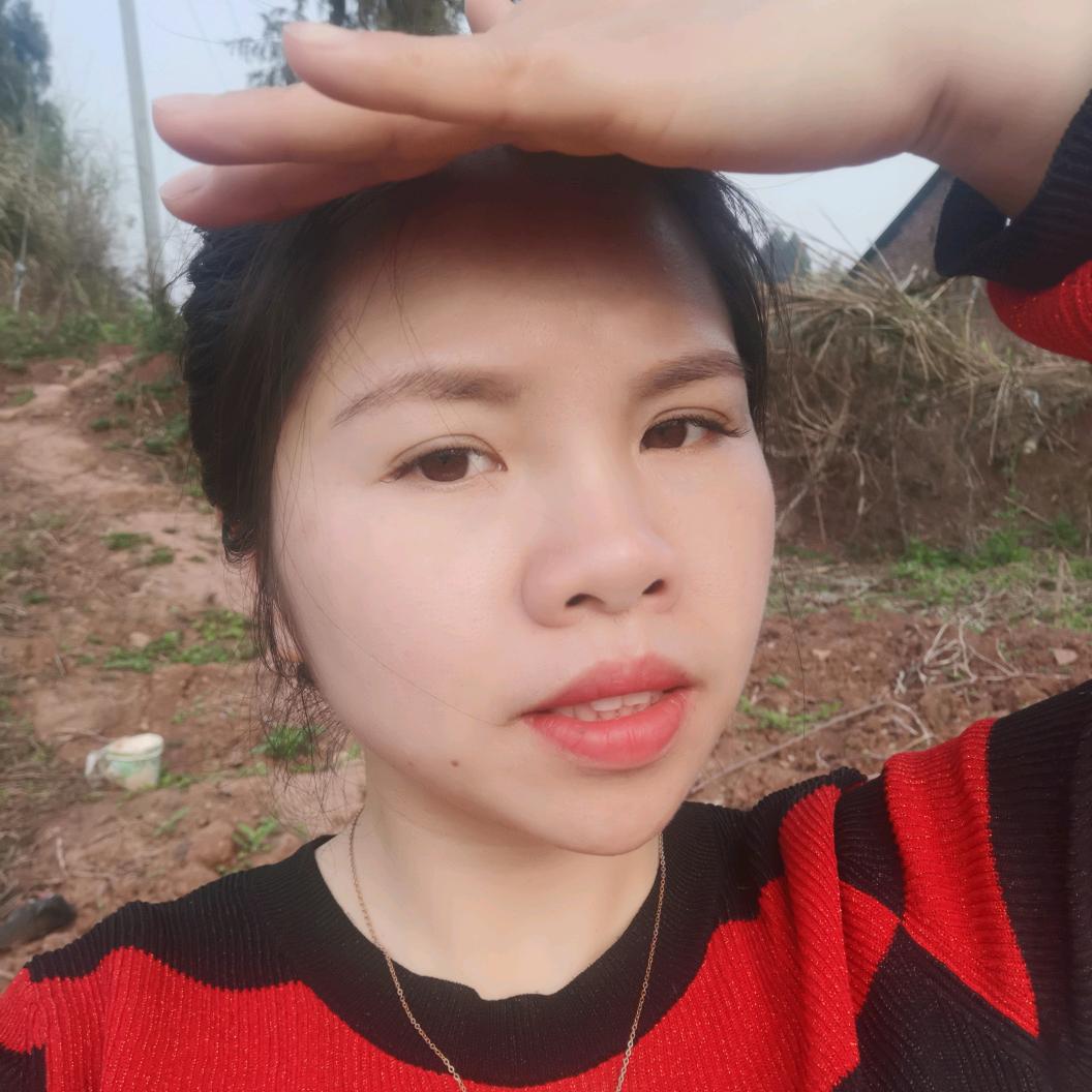 诗彤