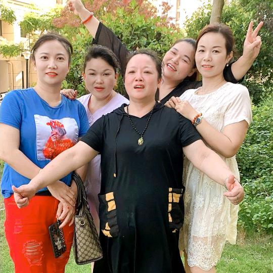 黎大猪（笑姐）姊妹号