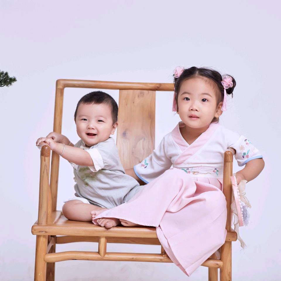 如轶吉祥姐弟