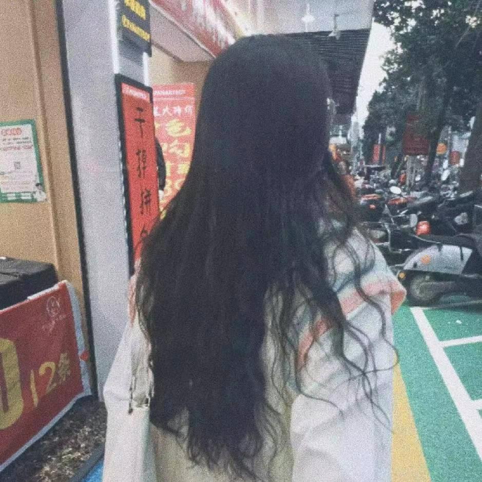 捧着鲜花见面永远浪漫