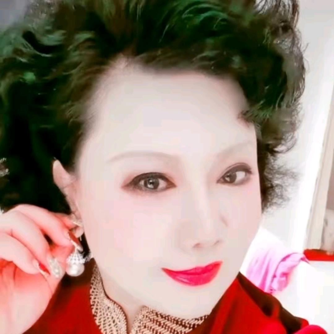 心璇私人定制文创高端女装礼服店
