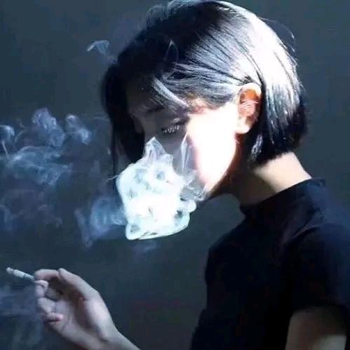 AK压不住的嘴角
