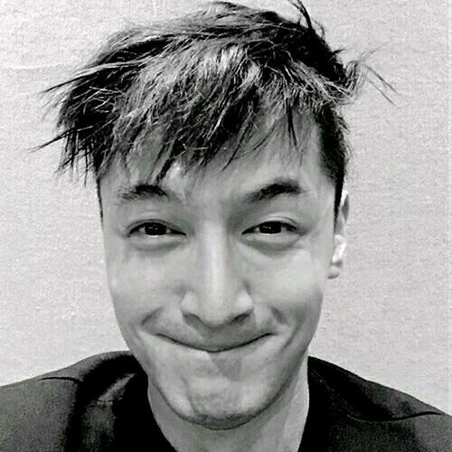 周豪豪弹给自己听