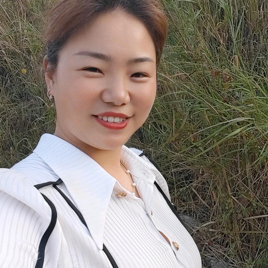 山咔咔的小女人