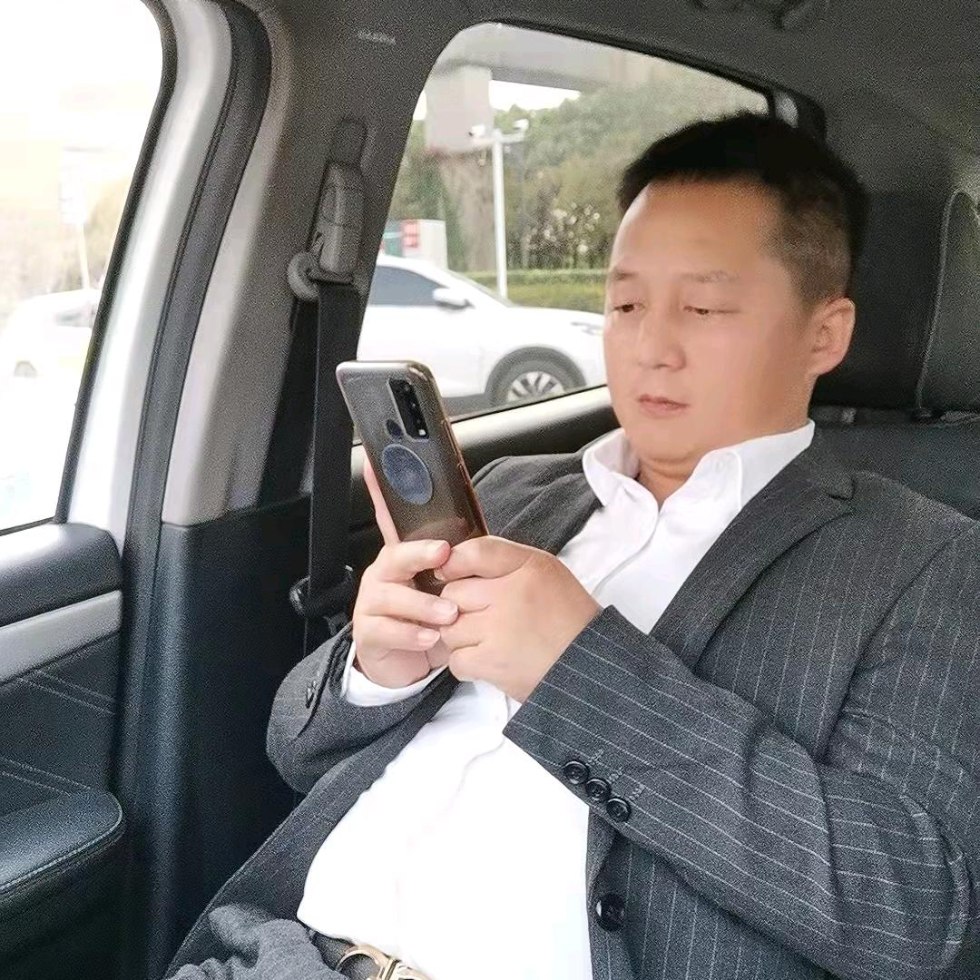 巴少