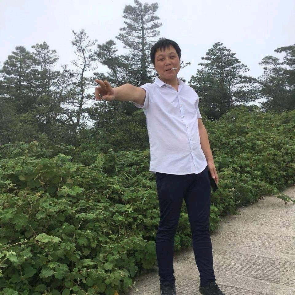 琉璃瓦瓷砖批发，专业团队盖琉璃瓦。