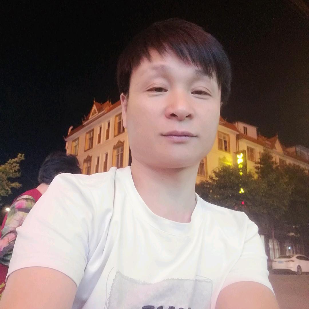 启东卫华二手车（永阳路口往北高桥往下）