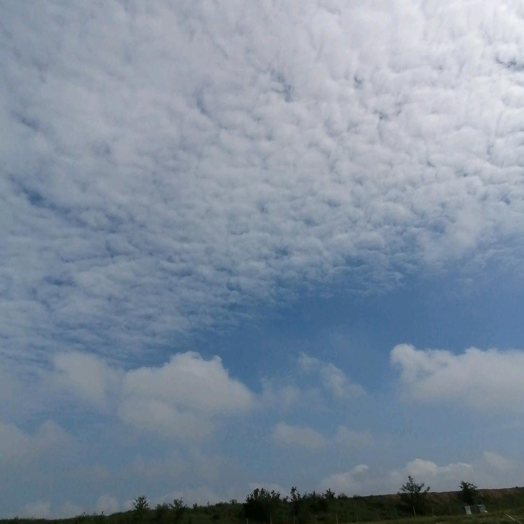 蔚蓝天空