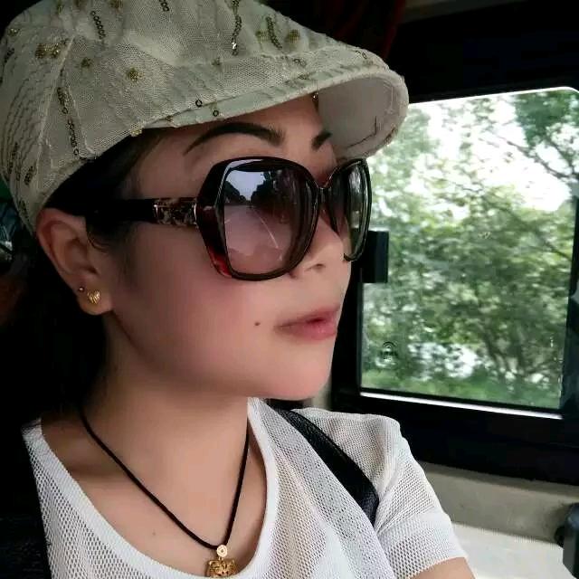 整天游泳的美人鱼