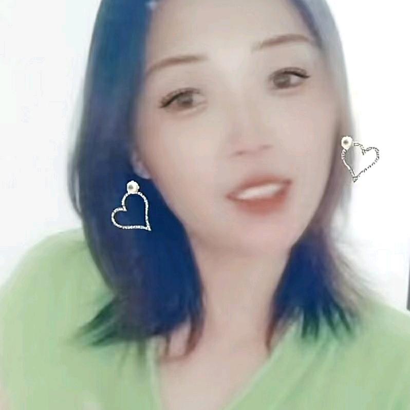 阳光的虎牙妹