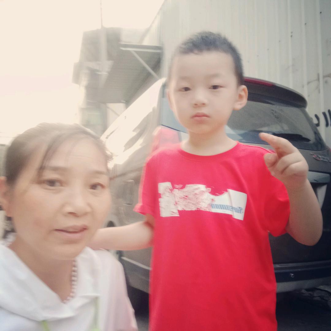 覃小碧