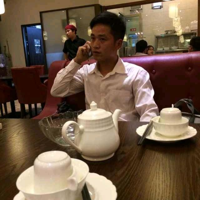 凌 八  《军少》