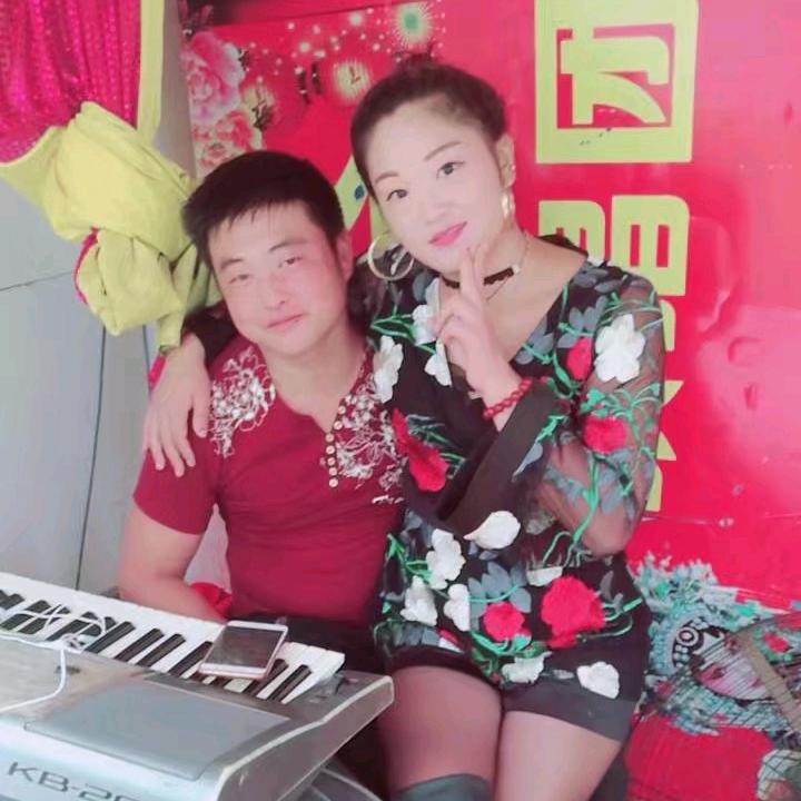 临泉县滑集镇永红演艺团