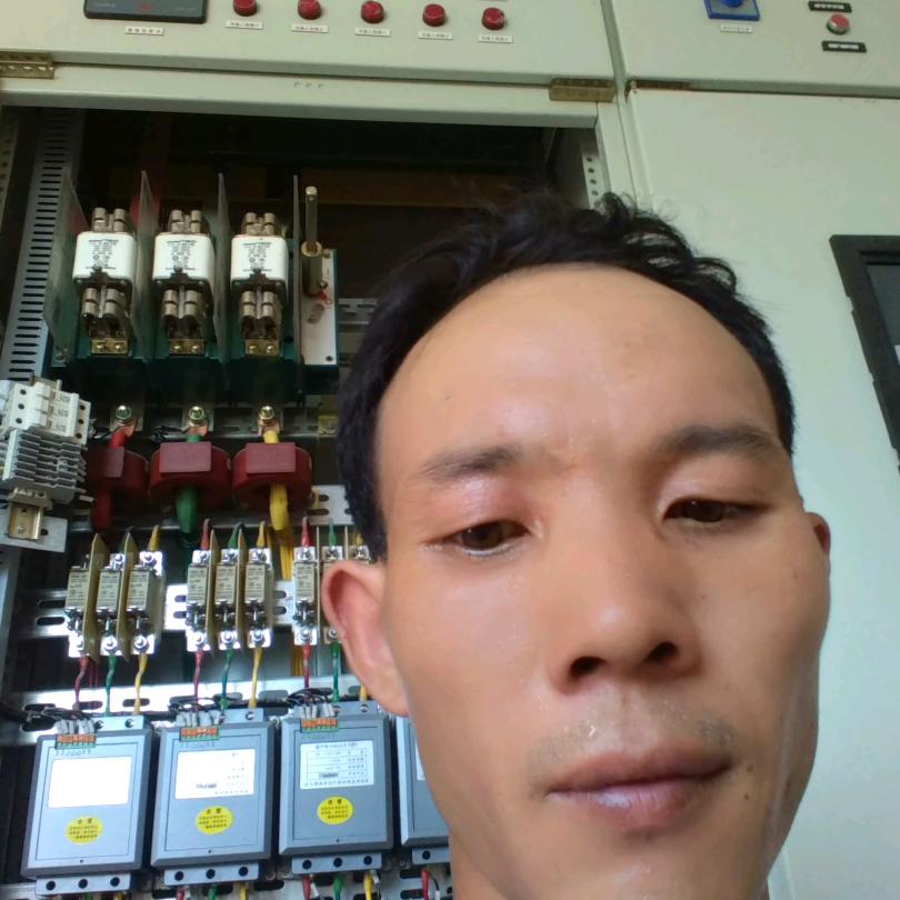 鲁班衣柜安装吕师傅