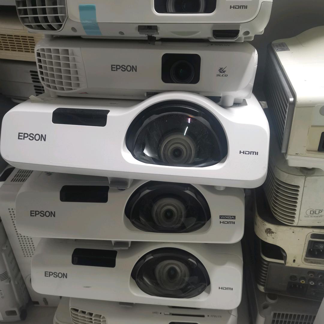 专修投影机