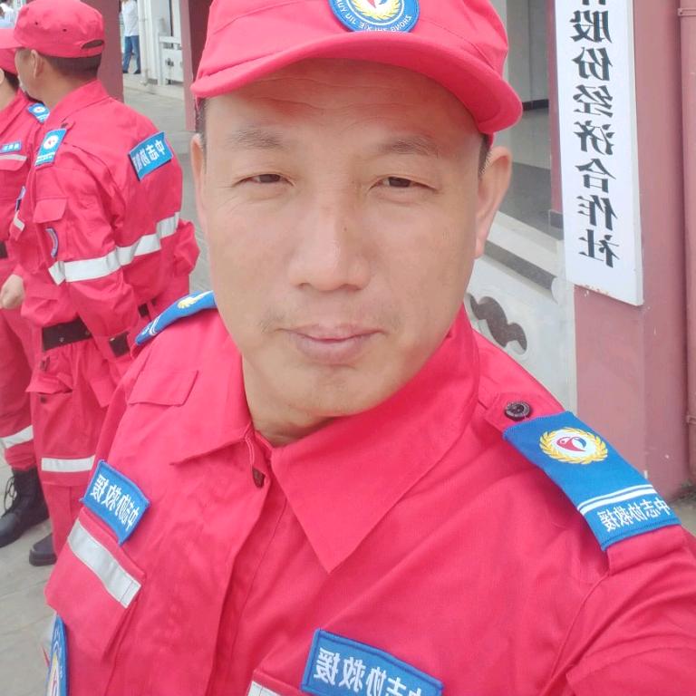 一生平安,专业家装贴瓷砖