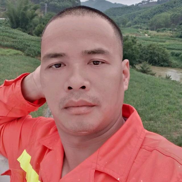 韦    法     海