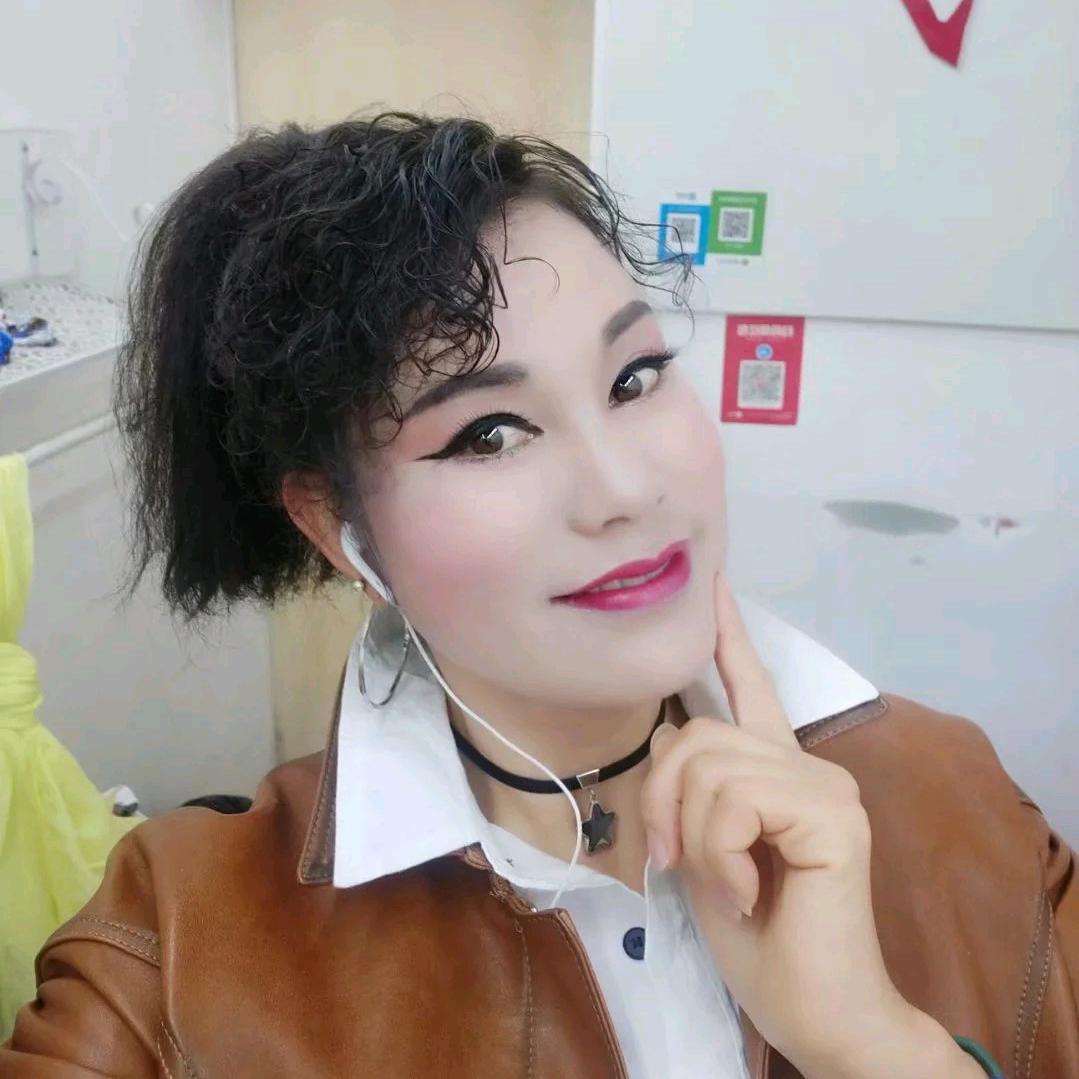 箫霞
