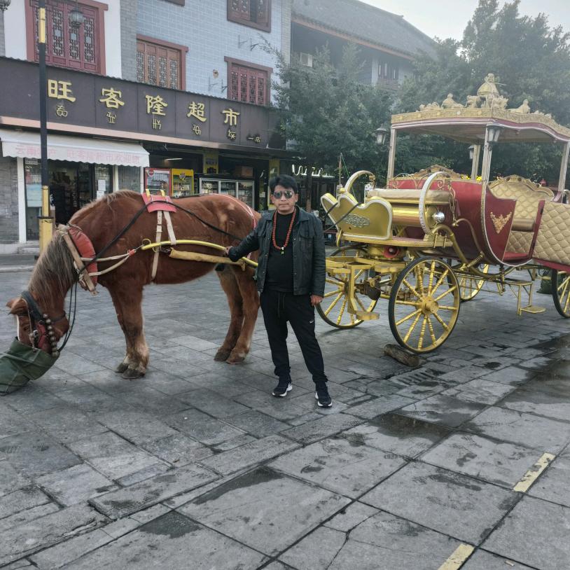 泣不成声。