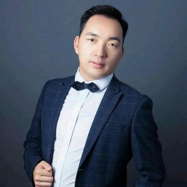 成都新明明伍清伟