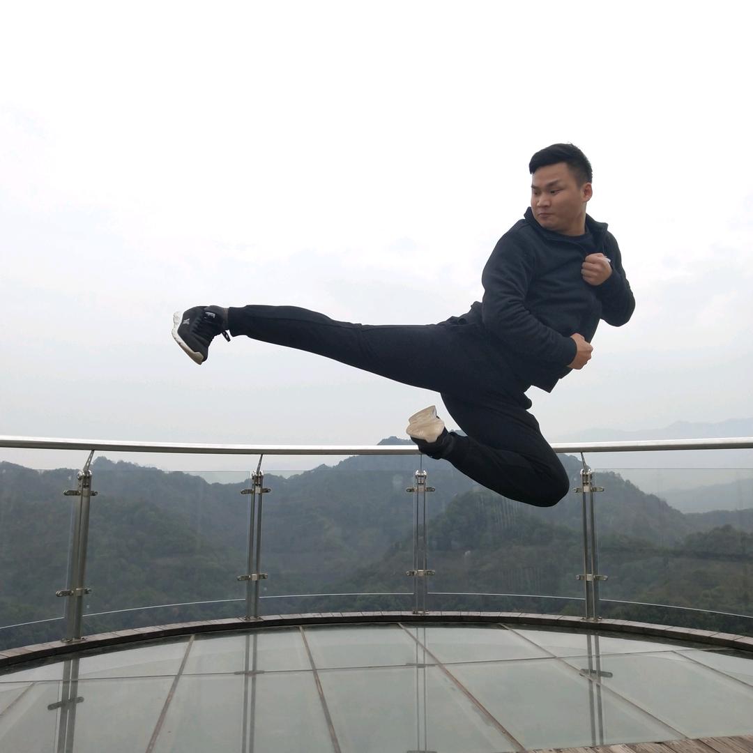 在横峰教跆拳道的杨老师
