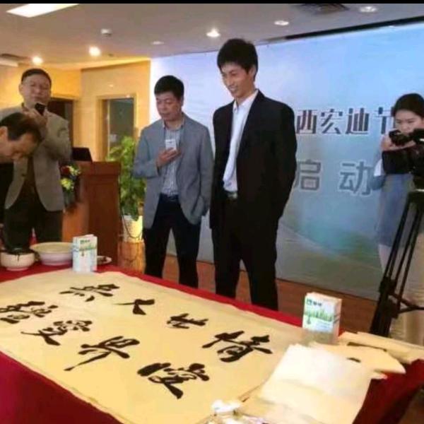 王中华（博华意隆建筑工程有限公司)