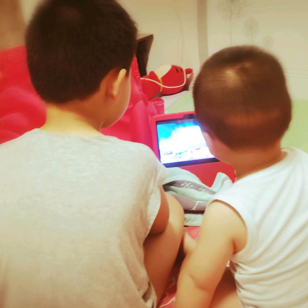 小王同学两个儿
