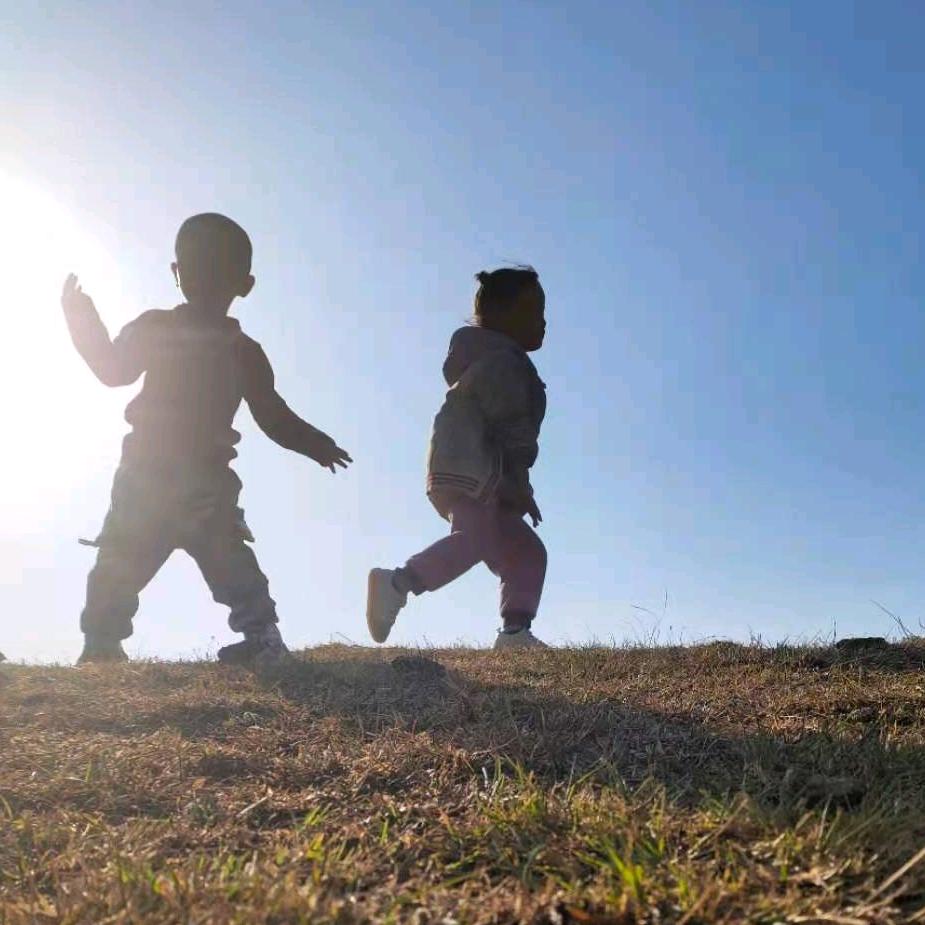 向快乐出发，向幸福奔跑