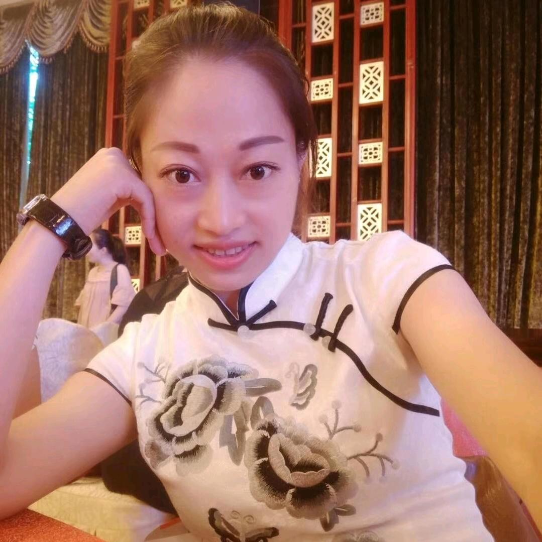 磁砖地板英妹