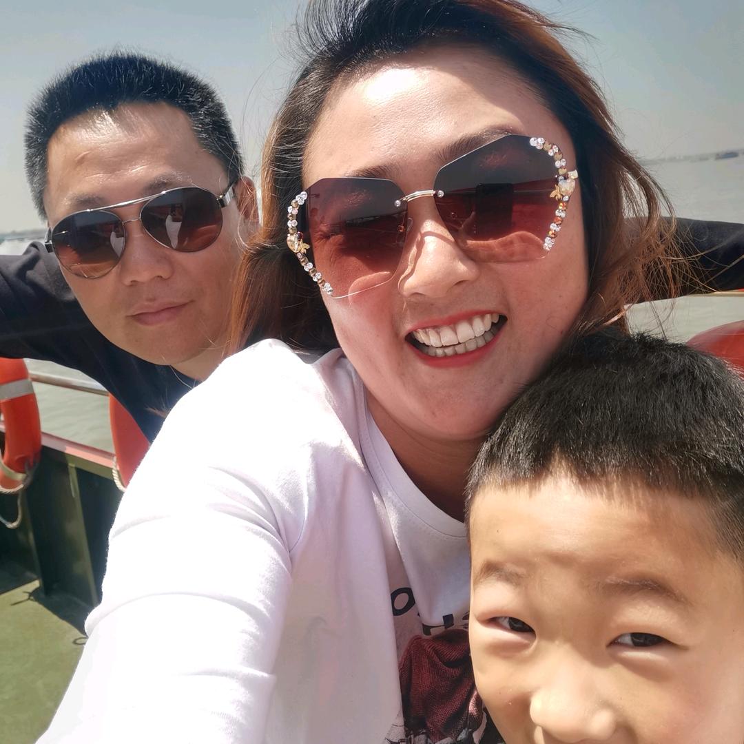 开挖机的小姐姐