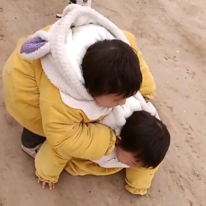 双胞姐妹63540503