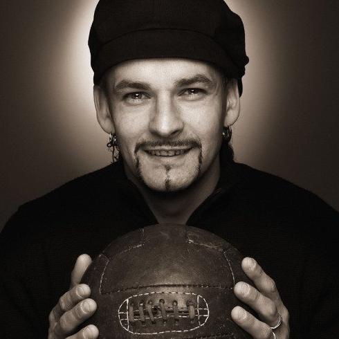 农夫扛起了山泉水