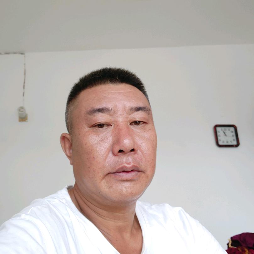 彬哥，单身半边床招租