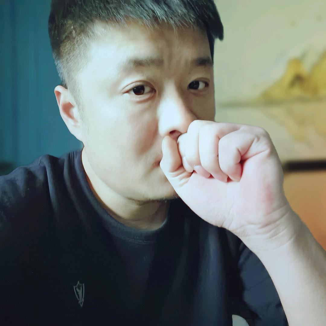 李大伟