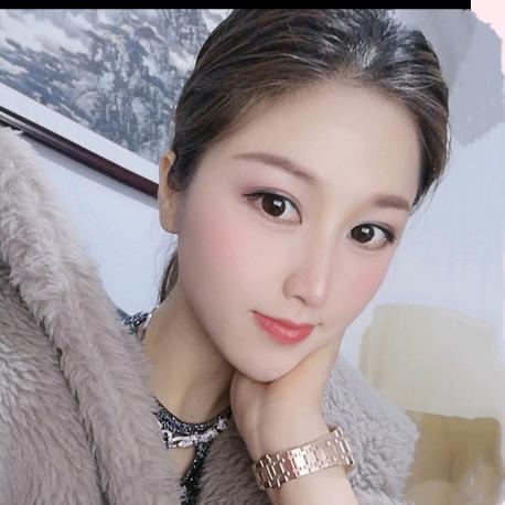 梁心…….