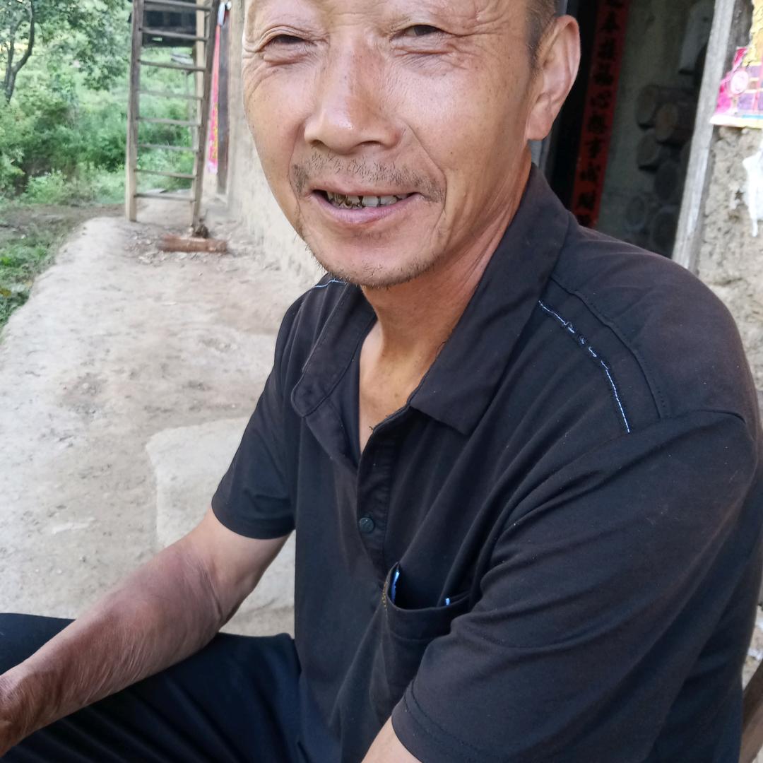，何三哥