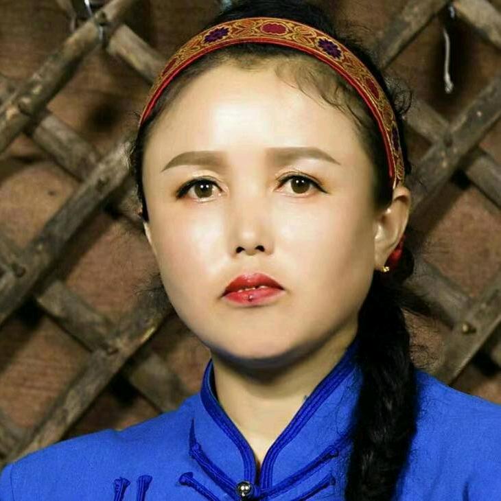 娜仁