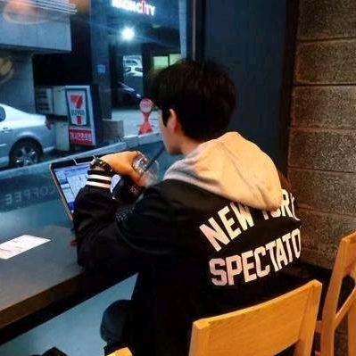 伊   总