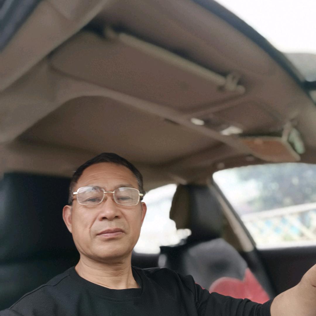平阳郑友龙单档布袋戏团