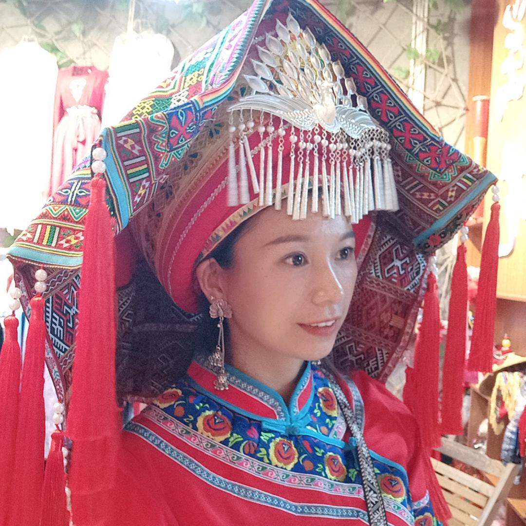 瑶艺民族服装店