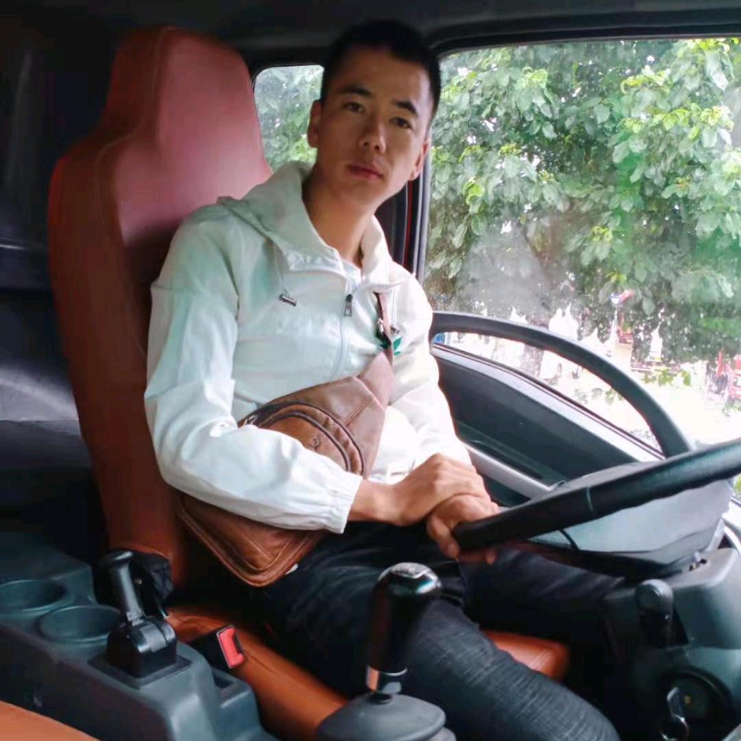 卖饲料的小杨