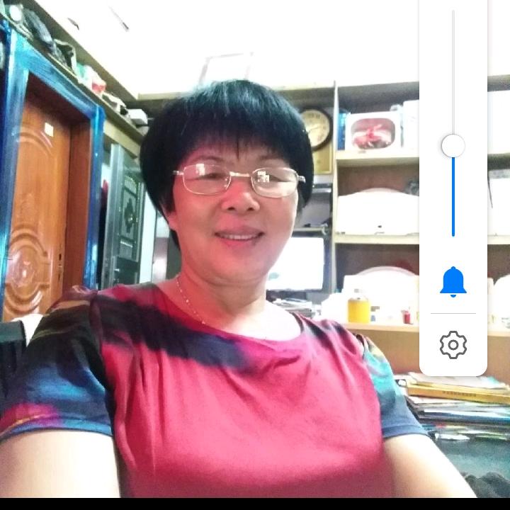 龙湾许齐，经营陶瓷加民宿。