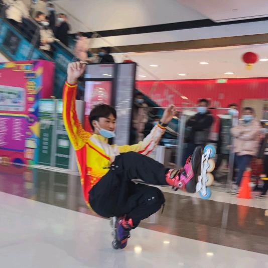 商丘龙卷风轮滑李教练