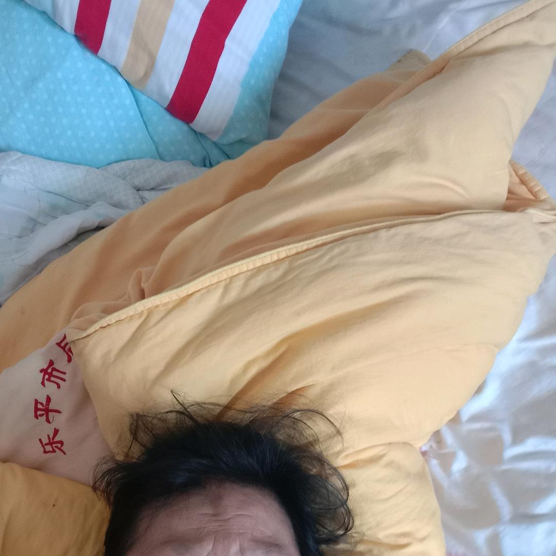 调皮的老奶奶