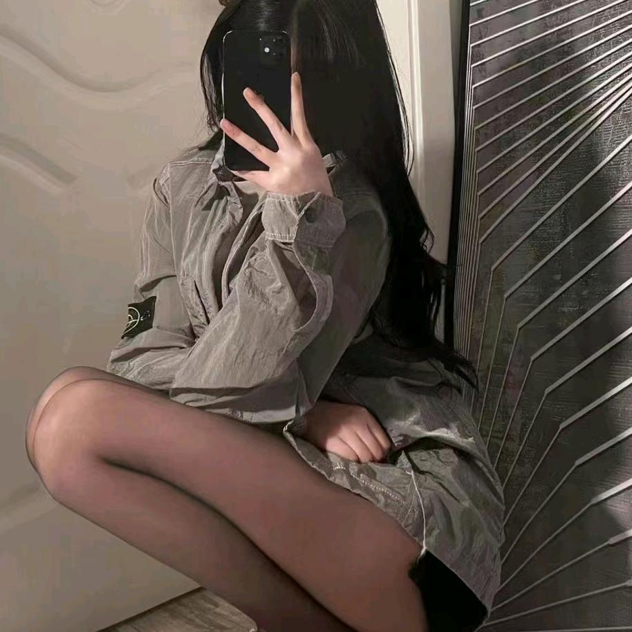漫悦腼腆小美