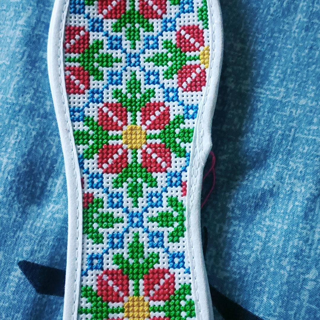 @珍珍手工鞋垫接成品。