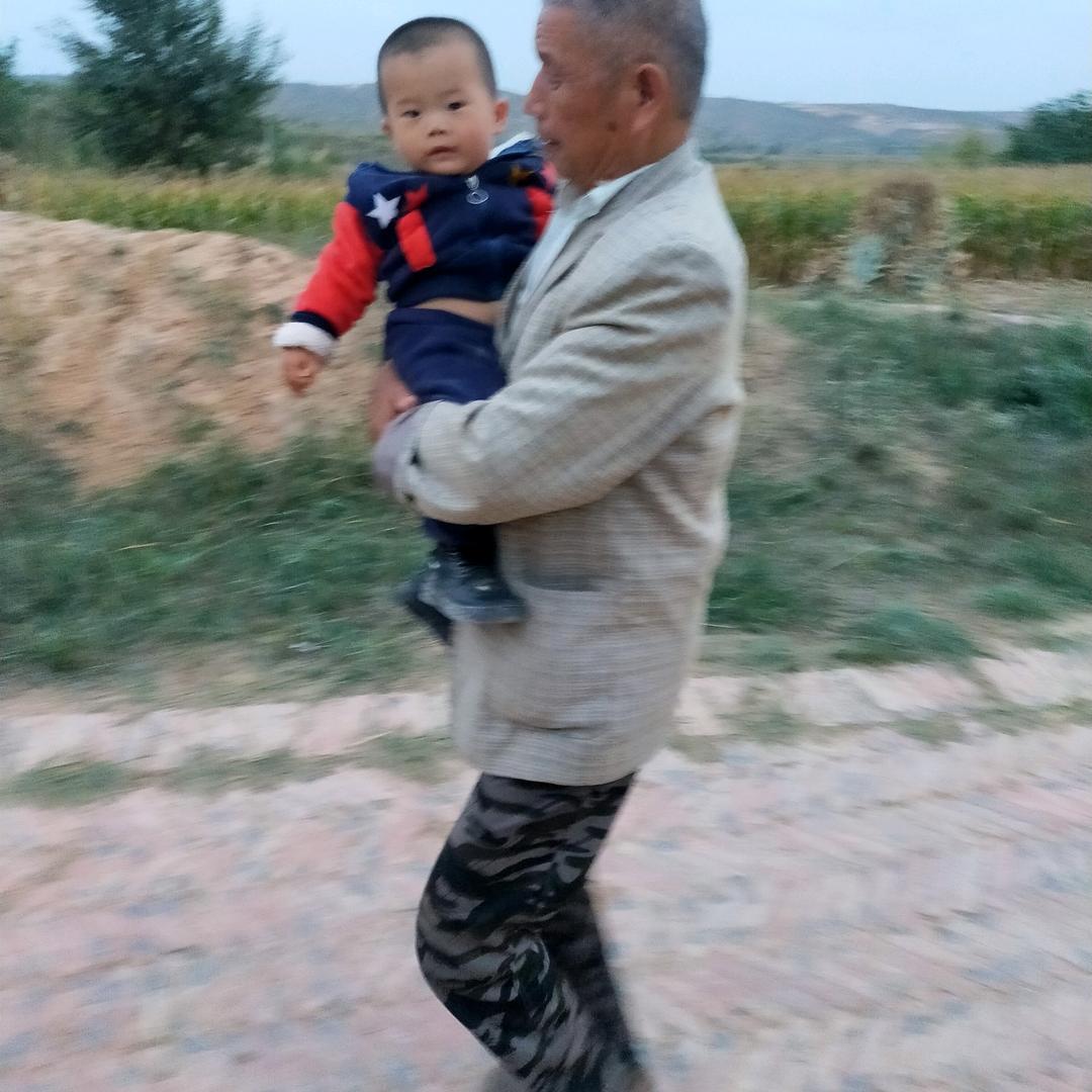 日落西山你不陪，东山再起你是谁？