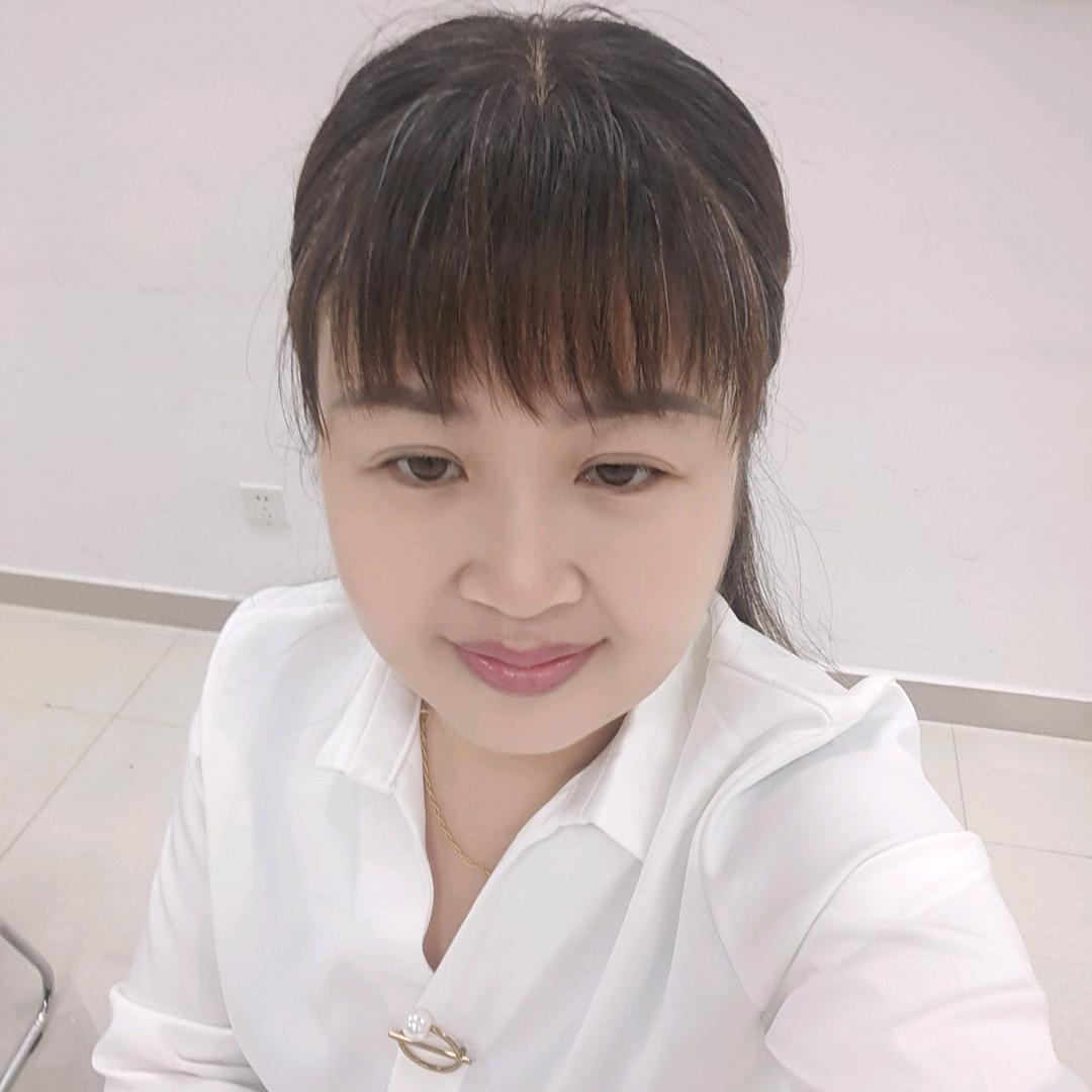 刘 英 华